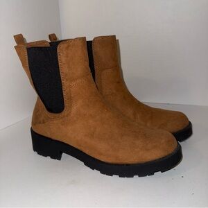 NWOT OLD NAVY tan leather outdooors ankle shin high Chelsea boot 10
